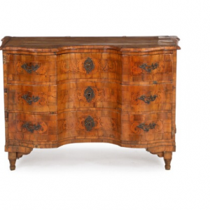 Screenshot_2021-02-06 A large South German Baroque walnut marquetry commode, front with three curved drawers Frist half of [...](1)